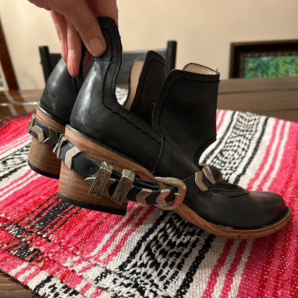 //SOLD//💔leather Freebird Western Blade ankle booties - Picture 1 of 15